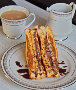 chocolatefoood:  sweet and salty grilled cheese sandwich 