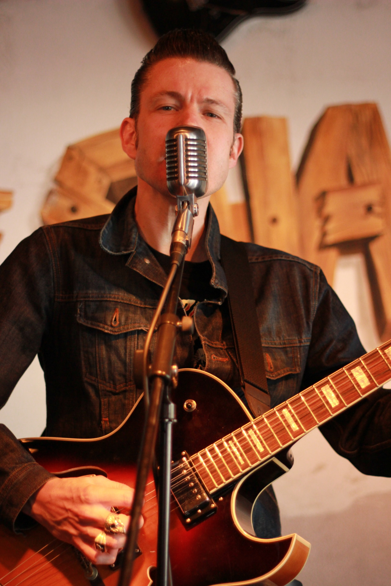 whooptyfreakingdoo:  Sixteen and the Sidewinders live at the Shack! 
