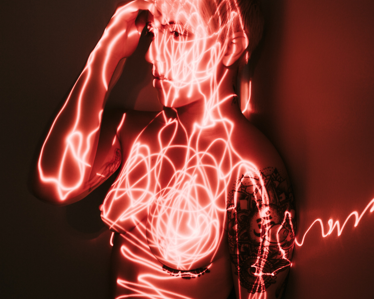 godsavecarolynjean:  Light play. mikemonaghanphoto
