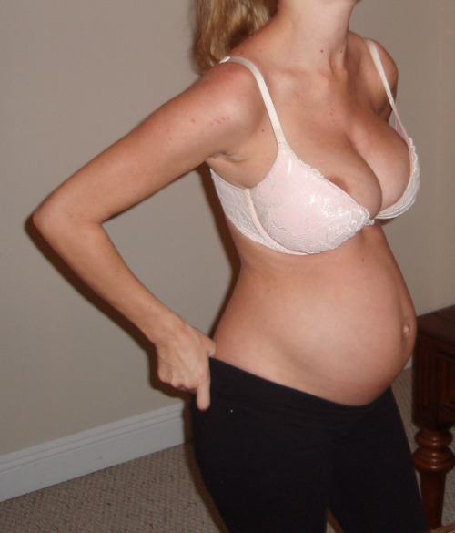 Porn Pics preggo-wankarama:Homemade: Pregnant breast