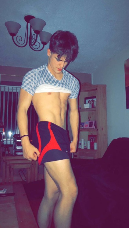 oopsstraightbaitedcaught: illbait4free: Will 18 UK. Probably the hottest guy I’ve ever baited.