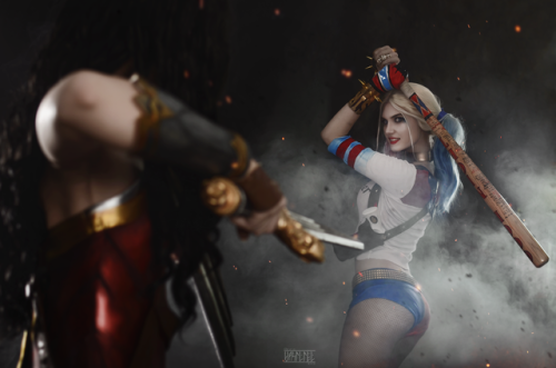  Choose your fighter!Harley Quinn by @trishalayonsWonder Woman by @timelesselifreiPhoto by @vasiliel