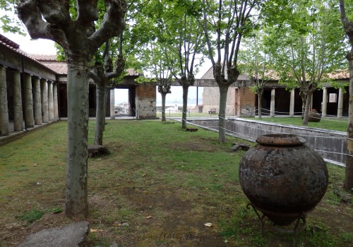 ancientprettythings: The peristylium at Vila San Marco, with views out to the sea.Note the casts of 