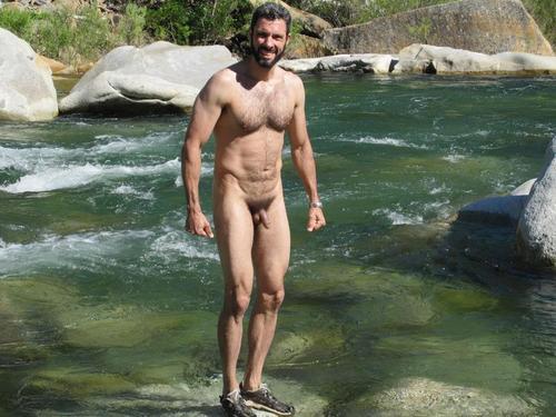 dekanuk: dekaNuk’s archive of naked exhibitionist men  River otter