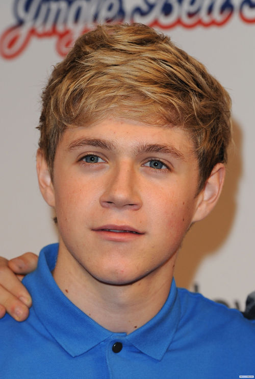 niallerspenis:  assdirection:  jamesniall:  he doesn’t age    I HATE U  oww fuck you 