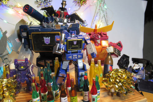 happy new year!please drink responsibly unlike these robots  (´Д｀);;;;