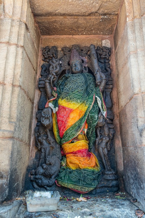 Parvati shrine, Rameshwar Temple, Bhubaneswar, Odisha, photo by Kevin Standage, more at ht