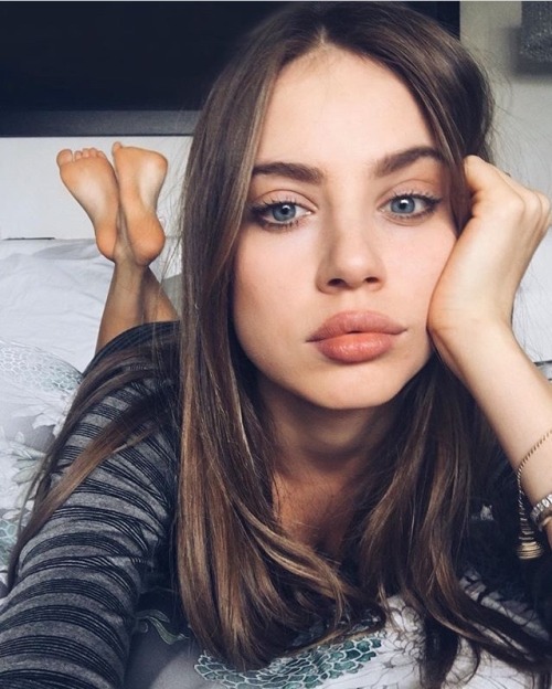 ltrgang13: youngstersoles: (: Her lips and eyes.