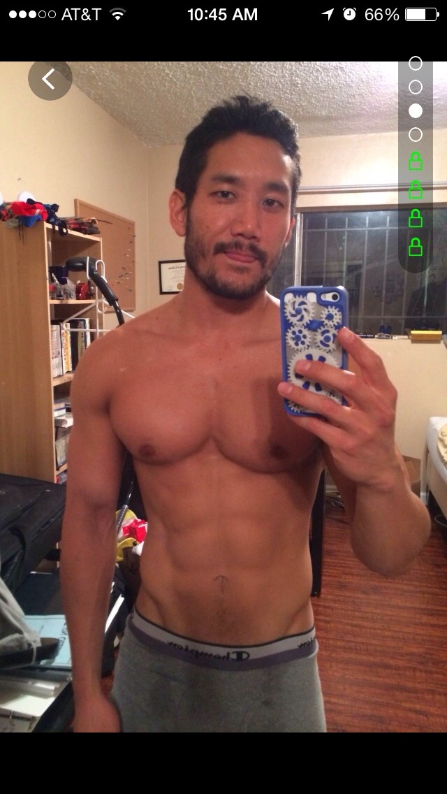 sgasianerotic:  mantop1069:約炮軟件上的日本性感熟男大叔…  Hot daddy