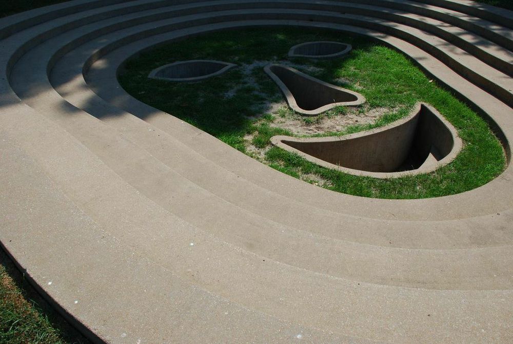 cazzopalazzo:  Face of the Earth III, 1988, Vito Acconci.  