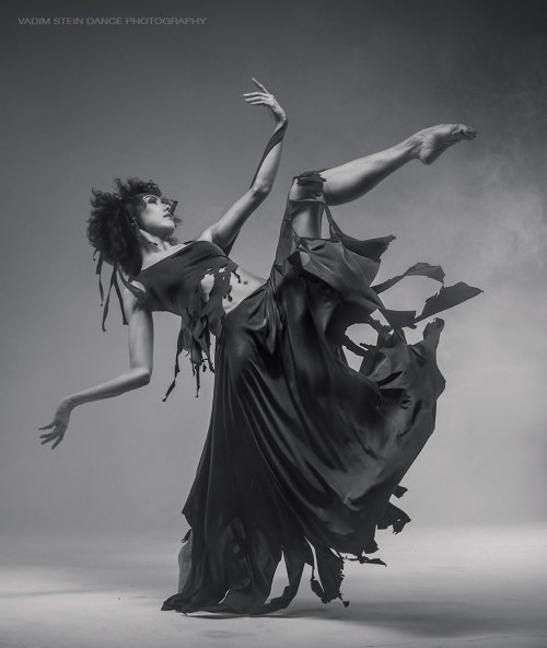 culturenlifestyle:Powerfully Theatrical and Explosive Dance Photography By Vadim SteinUkrainian dance photographer Vadim