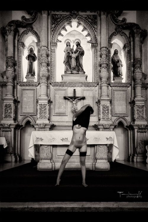 darkangelsbride:  Photo by Pierre Fudaryli 