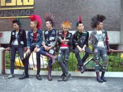 mi-vidaa-mi-problemaa:  Punks boys! *u* 