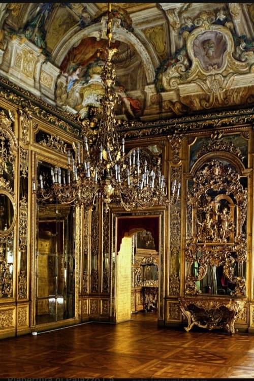 legendary-scholar:  Turin Italy Carignano Palace Baroque 1690.