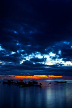 heyfiki:  Sunset Koh Tao by Jesper Bülow on Flickr. 