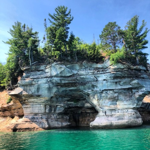 annaq22:  Just in case you wanted an overload of the pictured rocks, here ya goooo🤩