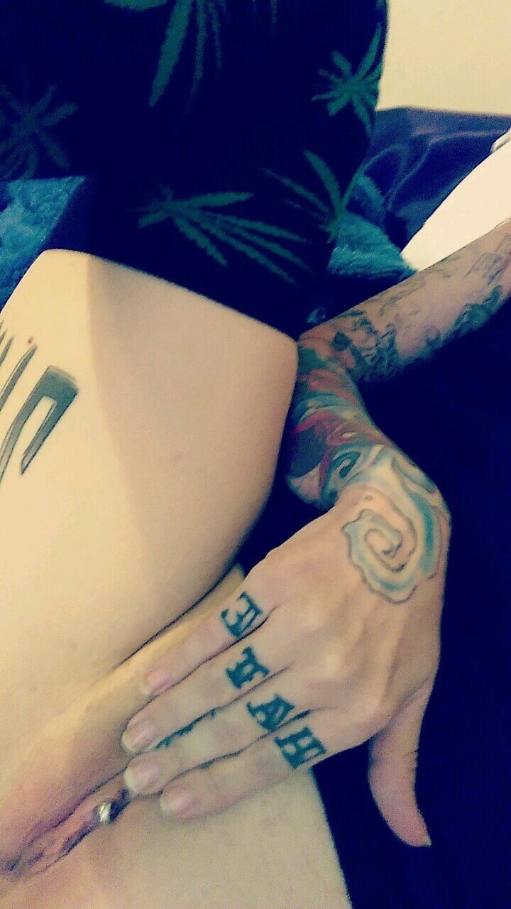 connoisseurofpussy6996:  Pink Haired Freak 😜