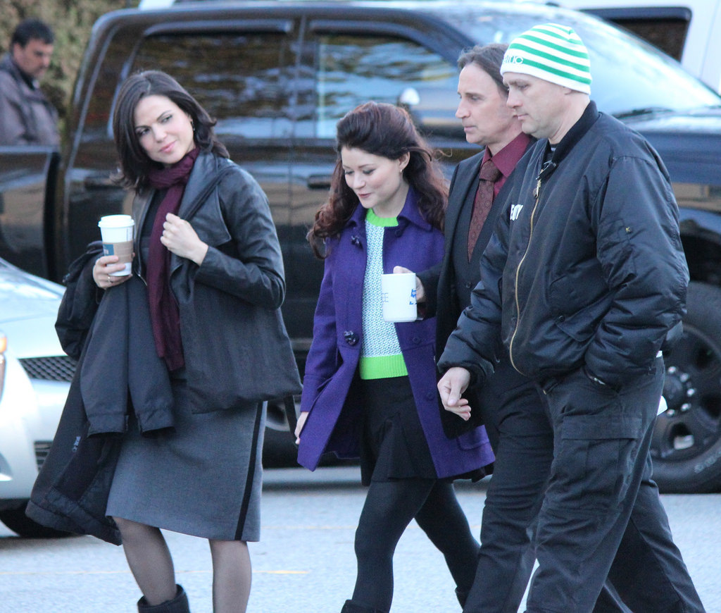 hookier:  Lana, Emilie and Robert on set - 03/17/14 &amp; 03/18/14 (x) 