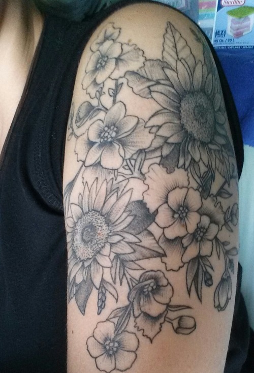 fuckyeahtattoos:  This was by Cindy at Cin City Tattoo Company and Body Piercing in Billings, MT  USA.