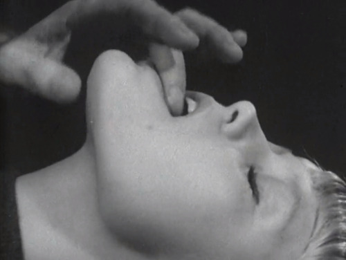 ozu-teapot:  Håltimme (Short) | Jan Halldoff | 1964 (Bo Halldoff), Karin Stenbäck 