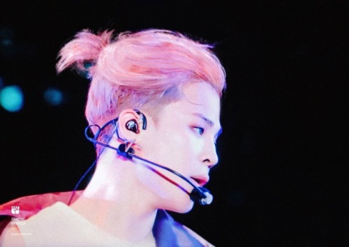 OMFG JIMIN IN A MANBUN!