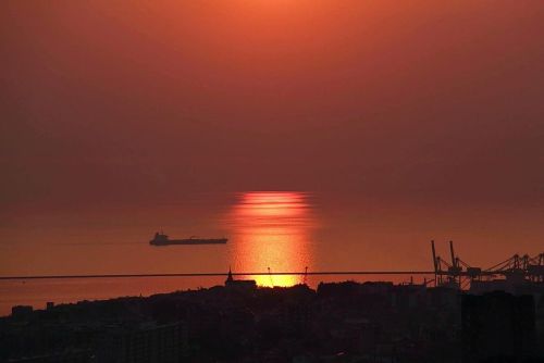 Cala il sole su Trieste ⛵️❤️☮️ #pieropelosphoto #canon #tramonto #sunset #trieste #triestesocial #fv