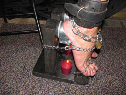 submissive4dominant:faggot feet being broken