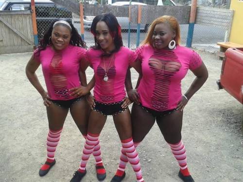 exoticcoloredbabes:  Stacey n friends 