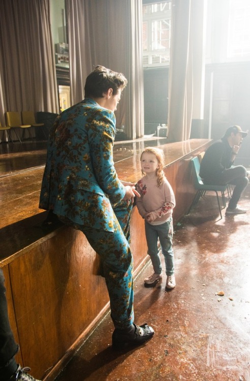 harrystylesarchive:MakeBelieve_UK: Check out #Harlow student Poppy Connell on set with Harry St