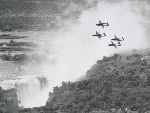 pro-patria-mori:Rhodesian Vampires over Victoria Falls.This has got to be one of my favorites!