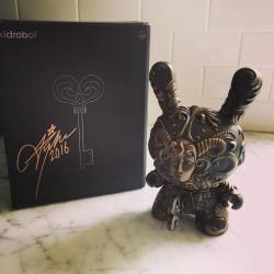 flapflaps:  Thank you @jryuart for the amazing figure 😱😱😱 it’s AMAZING!! #jryuart #kidrobot #dunny 