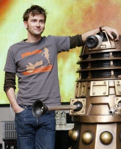 davidtennantontwitter:  David Tennant Daily Photo!David and a Dalek!