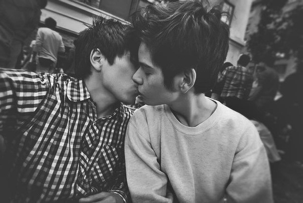omgaylove:  http://omgaylove.tumblr.com/