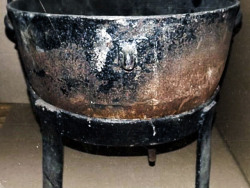 wisconsinfrights: This object is said to have been found on the property of Ed Gein in Plainfield, Wisconsin, containing blood and human entrails. Read about it here: Ed Gein’s Cauldron: The Story Behind the Ghoulish Relic 