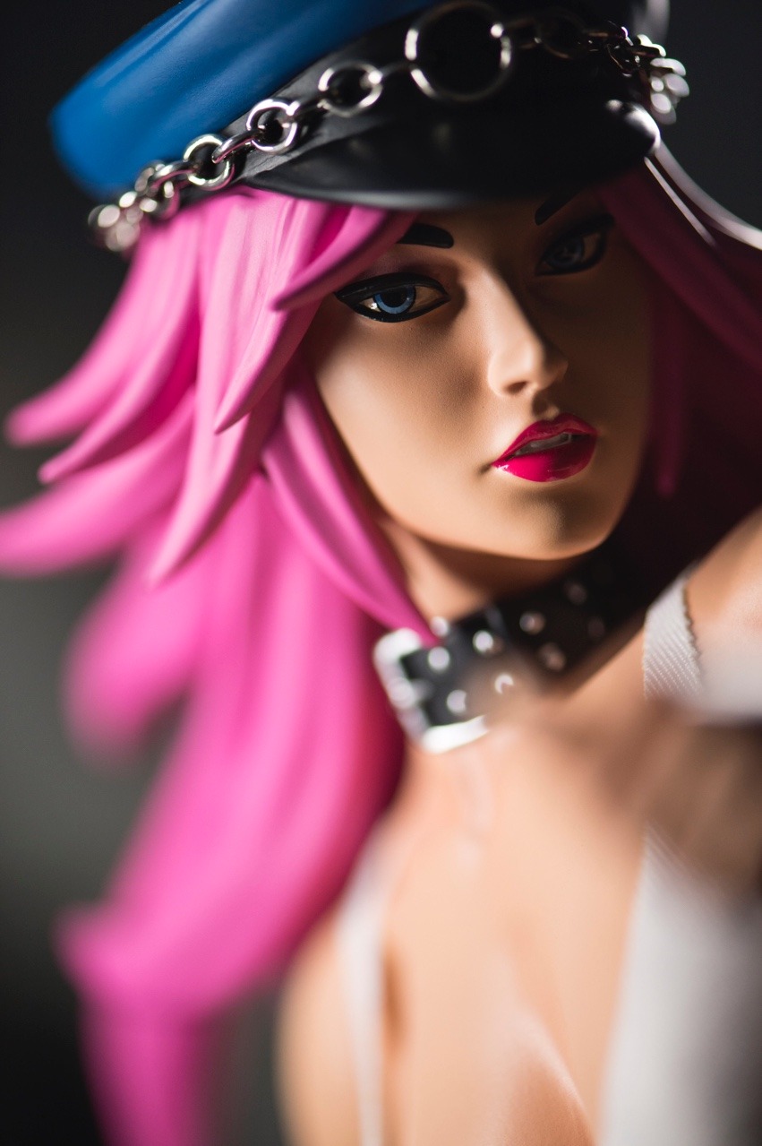 edwinhuang: Here is Pop Culture Shock Collectibles’ 1:4 scale Poison statue. Photos