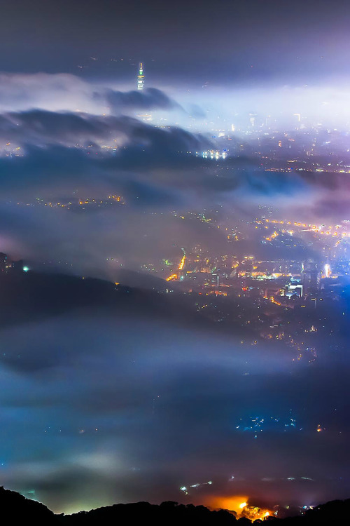 disminucion:  Night with flying clouds, Huang Ting Yu