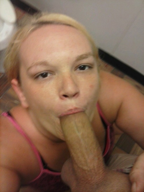 clipssxxxbabygirl:  The guy at the store up the street loves when i come in i know when i go in the bathroom he will be right behind me its even better when my husband is in the car…..xxxBellaxxx….. Daddy’s little girl