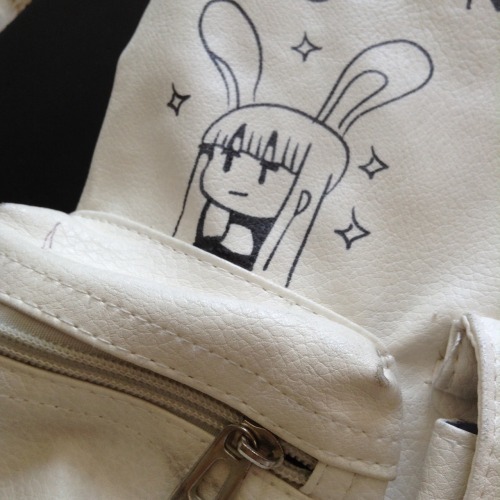 seansoo:i had this plain white leather backpack from two years ago and i doodled stuff all over it… 