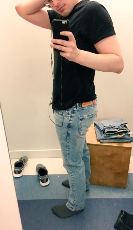 michaelakf:do I want these trash 90s acid washed jeans?