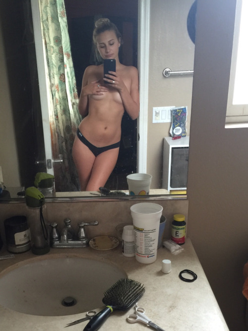 private-gf:  Want to see more hot selfies, follow me
