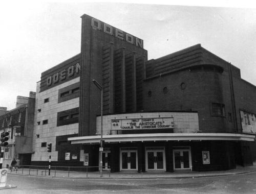 magnatum:The Odeon, Newport - 1936,1970,2015 it’s still there, tho 