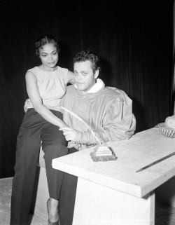 quasisanstete:  Eartha Kitt and Orson Welles in Paris, in 1950.