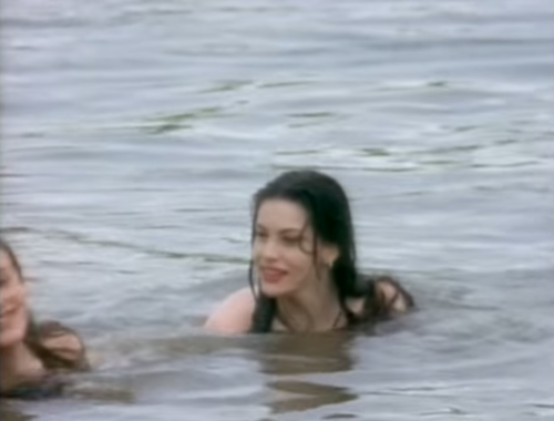 lilacpeach:  Liv Tyler and Alicia Silverstone skinny-dipping together