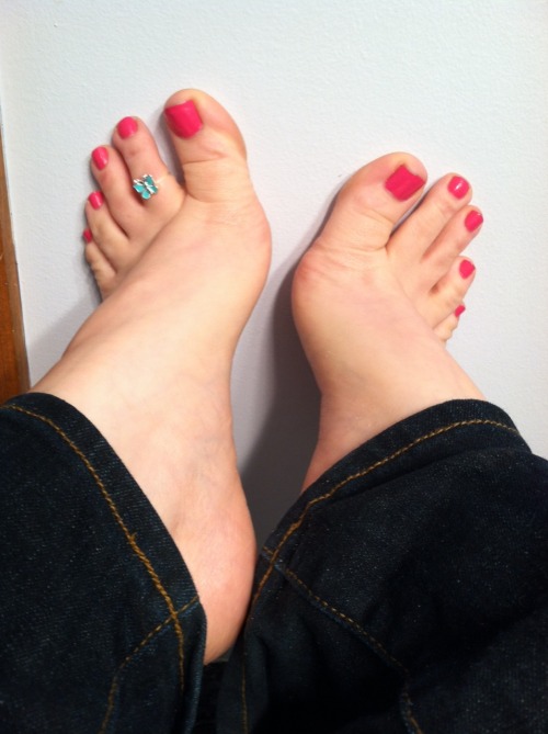 kissabletoes:  I want to feel your tongue all over my feet! Who’s offering?   My love my tongue is t