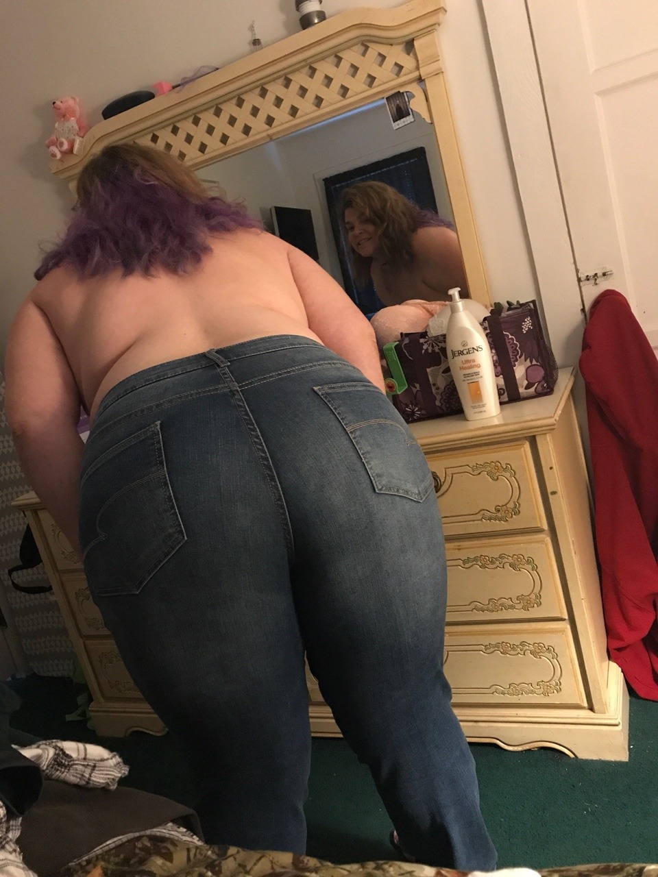 cutehousewife0523:  Showing hubby my new jeans