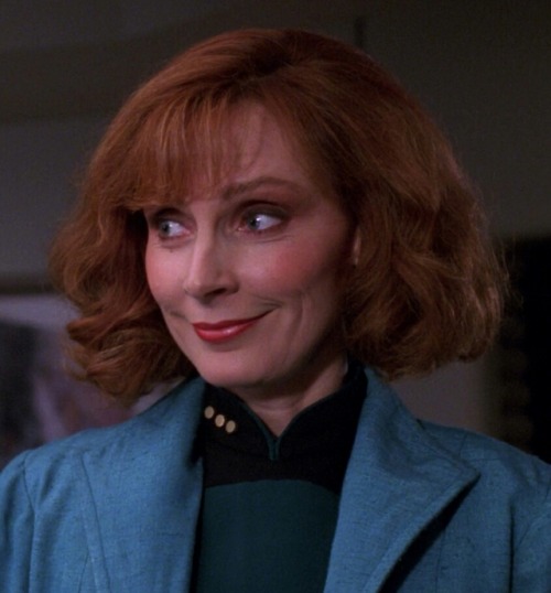 skyblep:dr crusher’s short hair from early s3 appreciation post