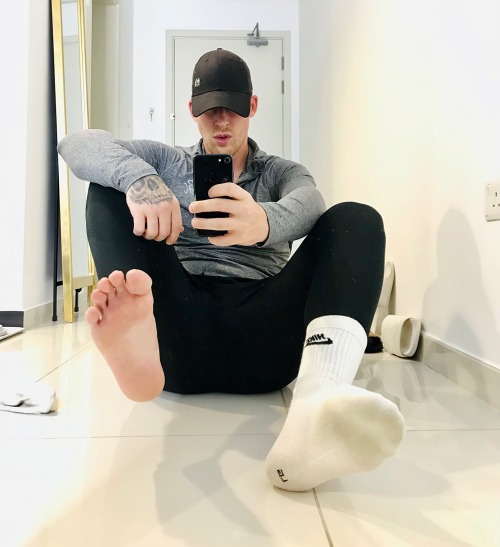 Hot guy with great feet and socks ;)