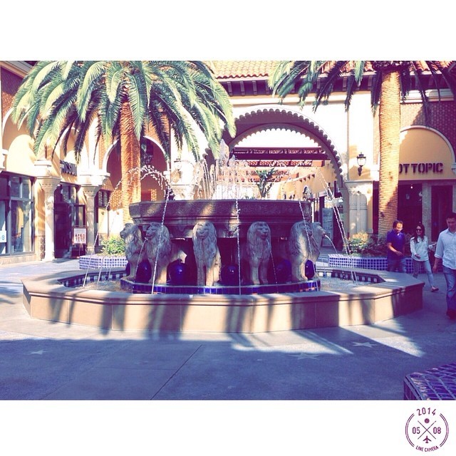 Day 16: Enjoying a day off. #100happydays #100daycountdowntil21  (at Irvine Spectrum