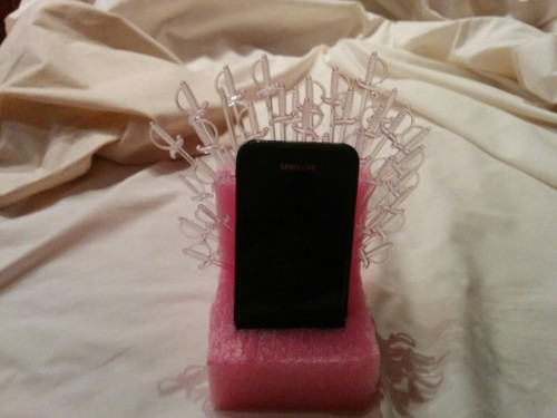 dapenguinninja: merichuel: So… I dediced to make a mini iron throne for my mobile phone. A co