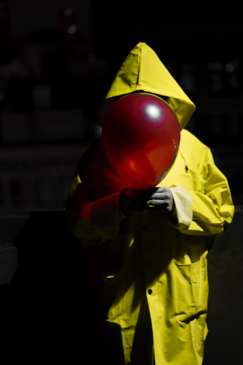 ”You’ll Float Too” Cosplayer: @prettysmolcosplay PC: lino.tove & steph